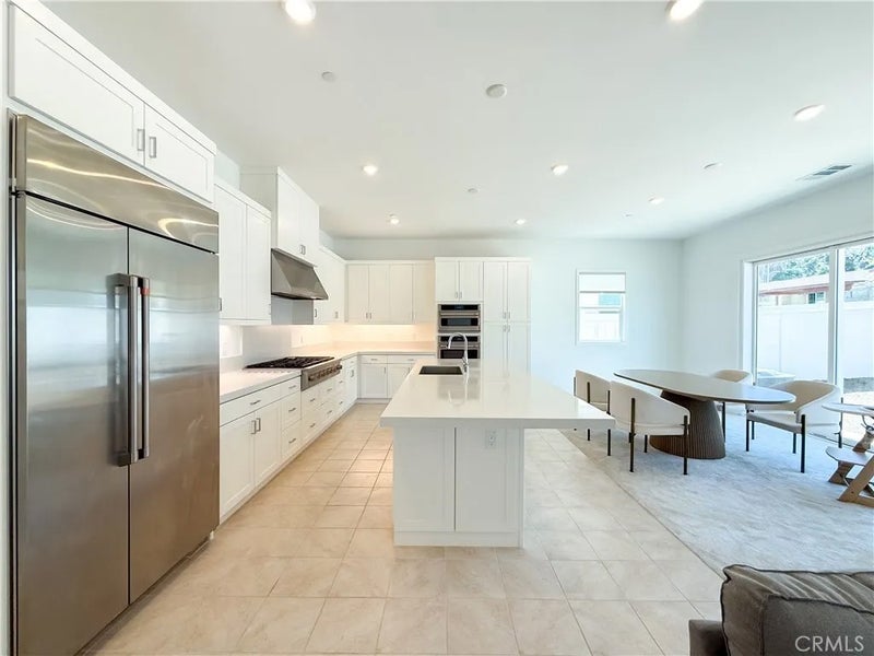 1233 Jurupa Dr