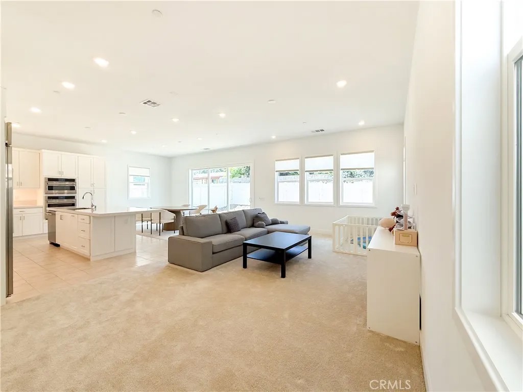 1233 Jurupa Dr