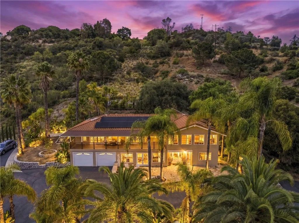 Photo of 1485 Via Ladera, Fallbrook, CA 92028 (MLS # SW26112176)