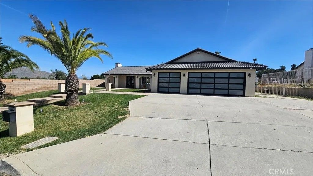 Photo of 14230 Avenida Munoz, Riverside, CA 92508 (MLS # SW26061336)