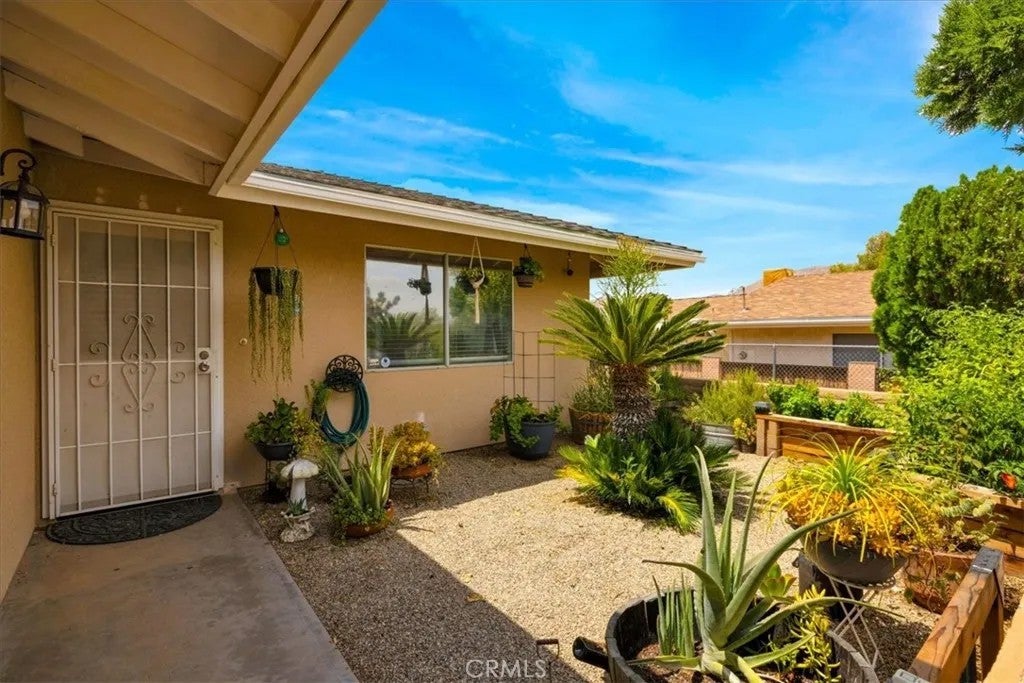 7562 Acoma Trail