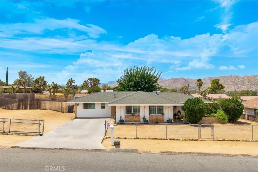 7562 Acoma Trail