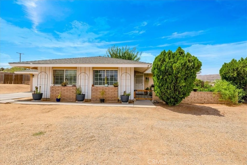7562 Acoma Trail