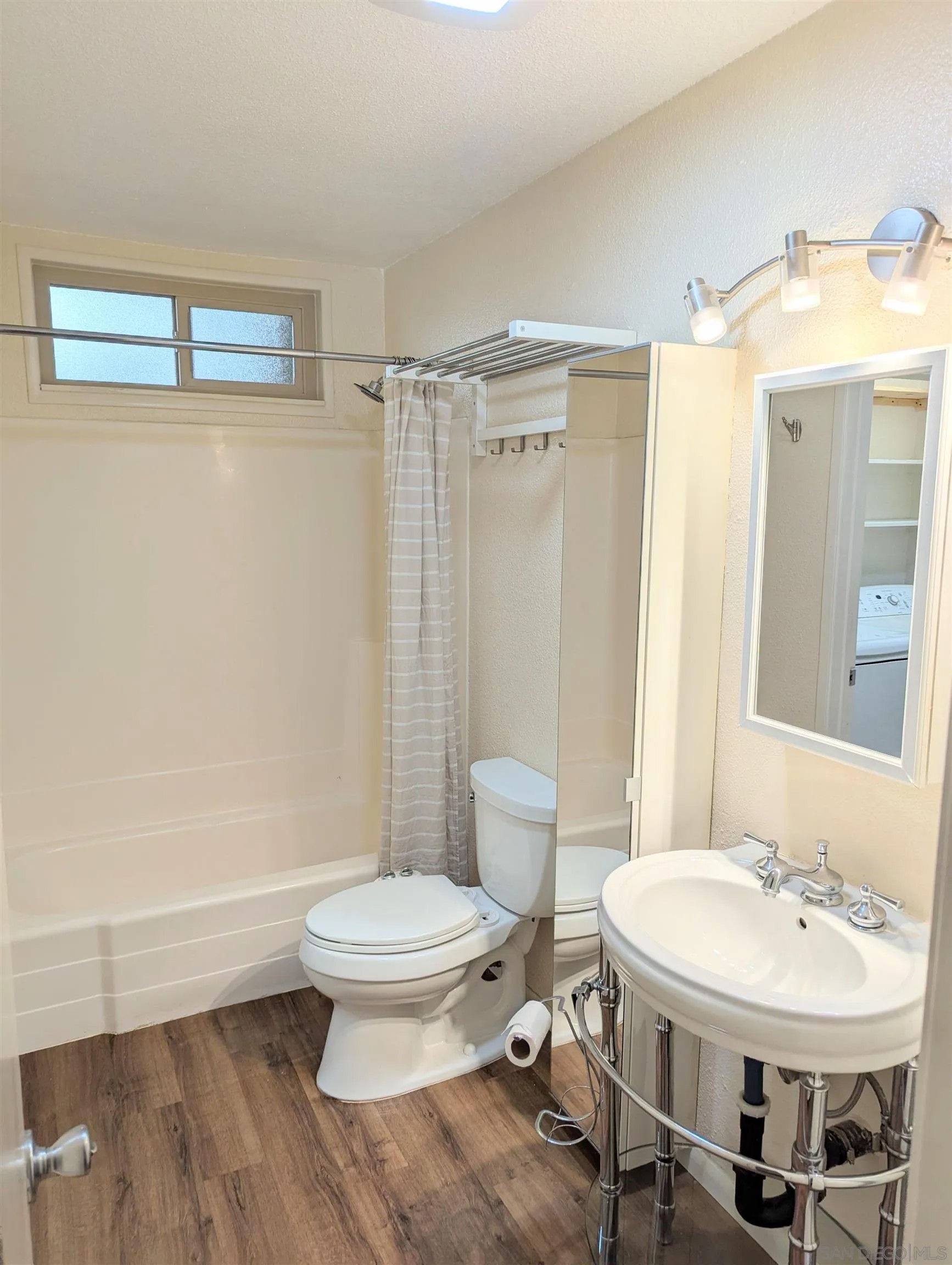 2530 Clairemont Dr 107