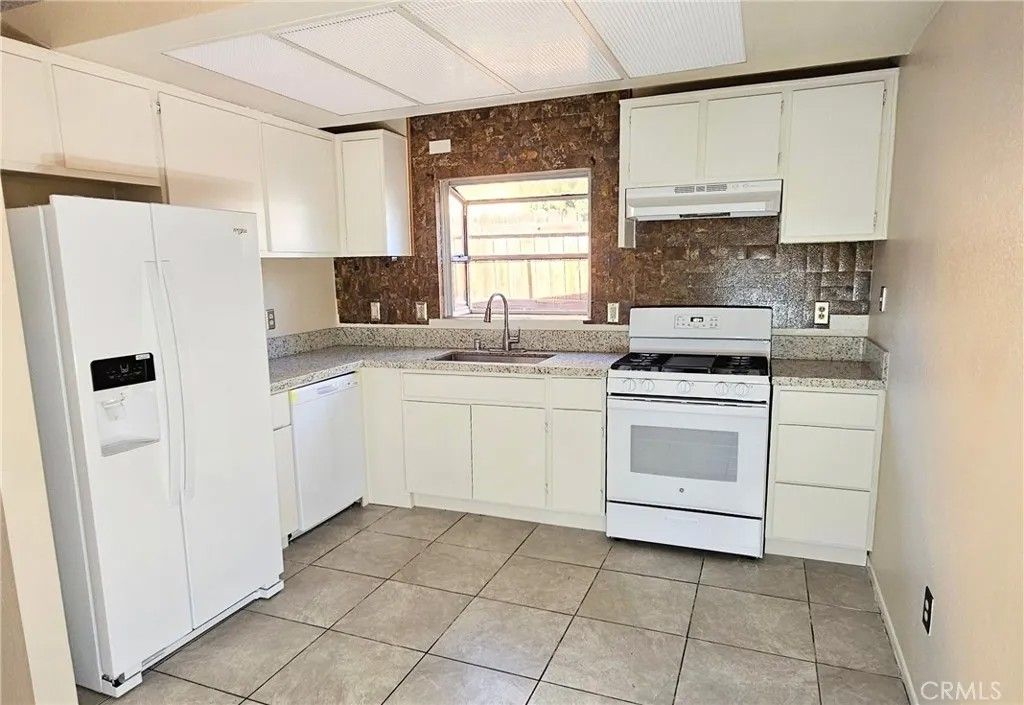 Photo of 11837 Rancherias Dr, Fontana, CA 92337 (MLS # IG26029555)