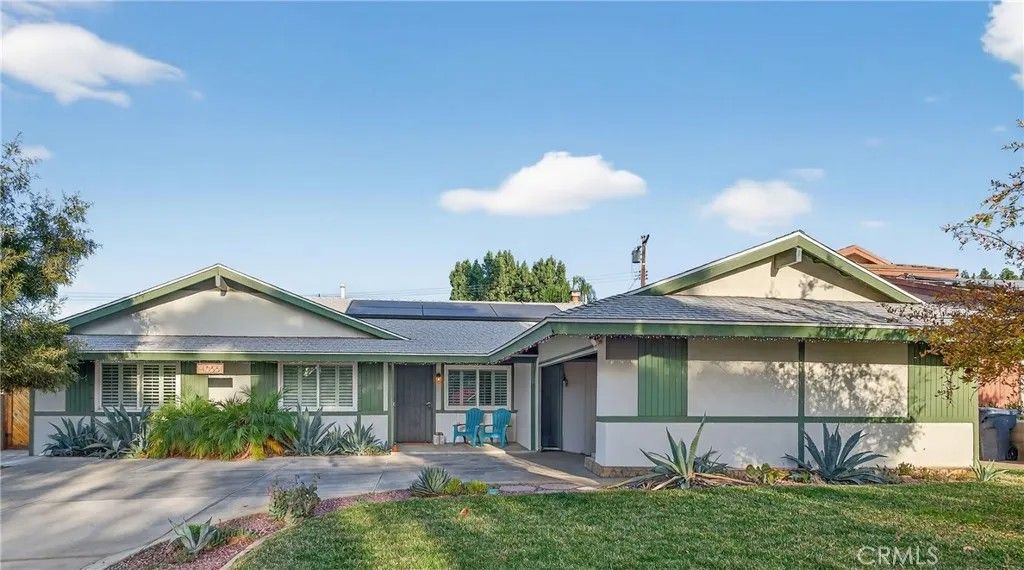 Photo of 1055 Roosevelt Road, Redlands, CA 92374 (MLS # IG26062275)