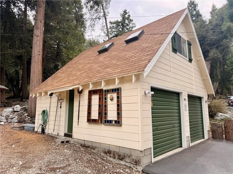 9211 Corral