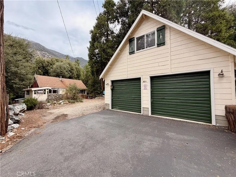 9211 Corral
