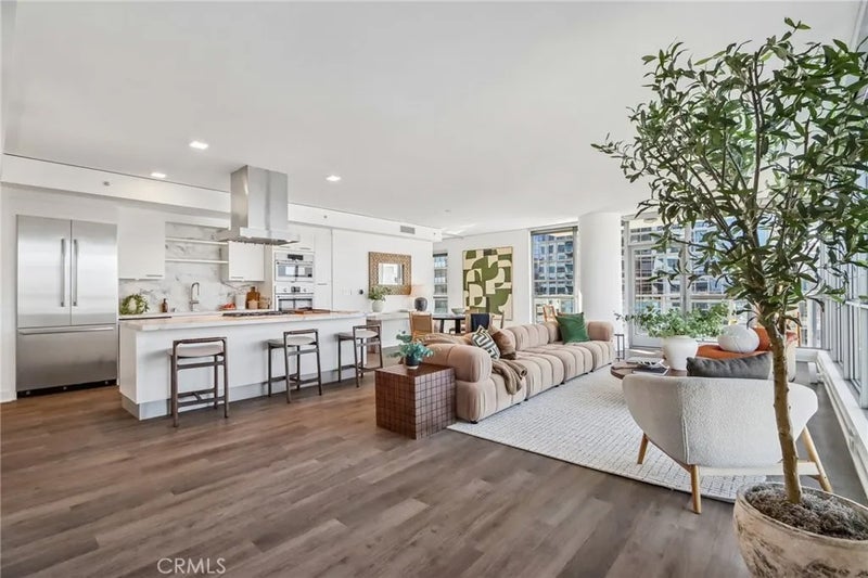 9 MacArthur Place 1507