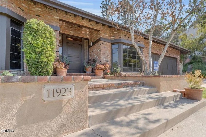11923 Brentwood Grove Drive