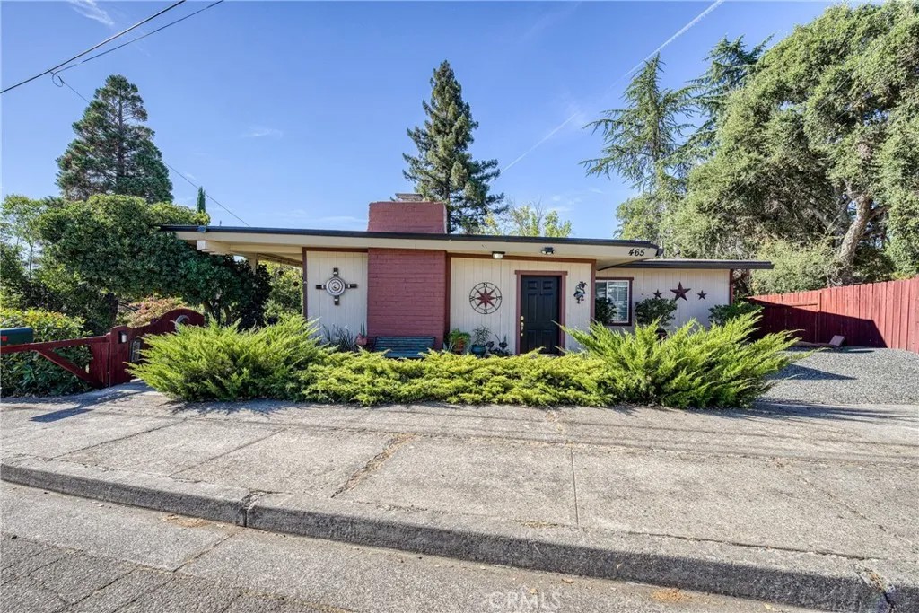 465 Hillcrest Drive