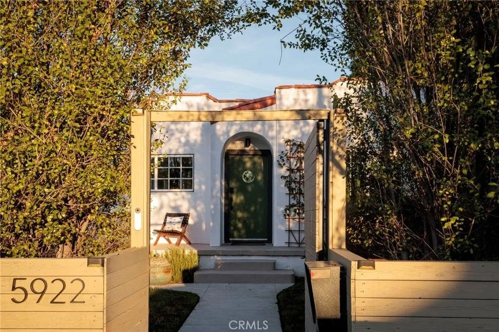 Photo of 5922 4th Ave, Los Angeles, CA 90043 (MLS # SR26043214)