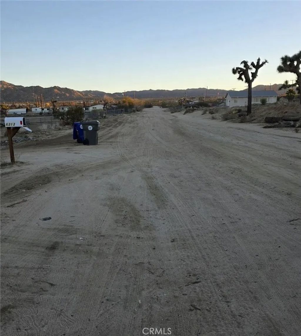 Photo of 6295 Ruth Dr, Yucca Valley, CA 92284 (MLS # MB25272308)