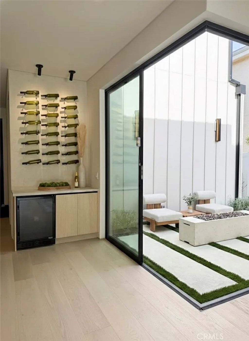 Photo of 14738 Otsego Street, Sherman Oaks, CA 91403 (MLS # SR26027031)