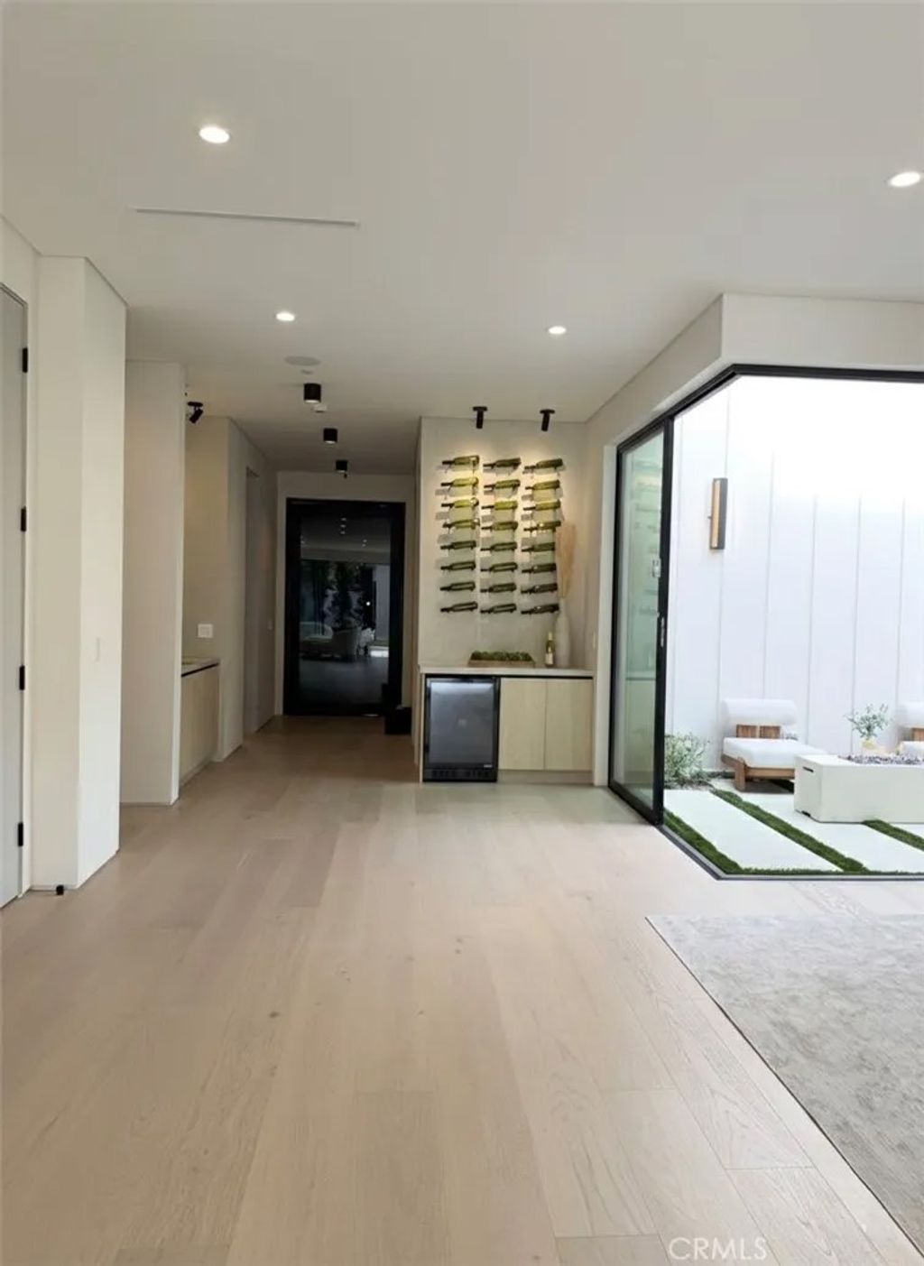 Photo of 14738 Otsego Street, Sherman Oaks, CA 91403 (MLS # SR26027031)