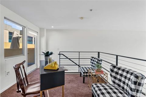 Tiny photo for 201 E Angeleno Ave #426, Burbank, CA 91502 (MLS # SR25246566)