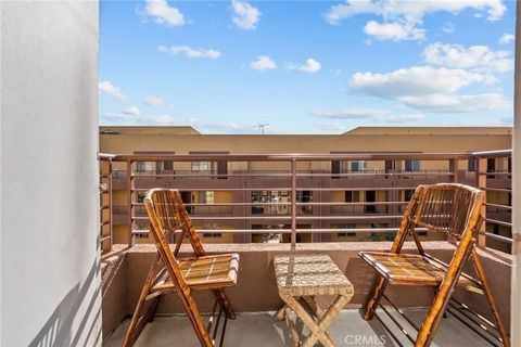 Tiny photo for 201 E Angeleno Ave #426, Burbank, CA 91502 (MLS # SR25246566)