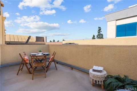 Tiny photo for 201 E Angeleno Ave #426, Burbank, CA 91502 (MLS # SR25246566)