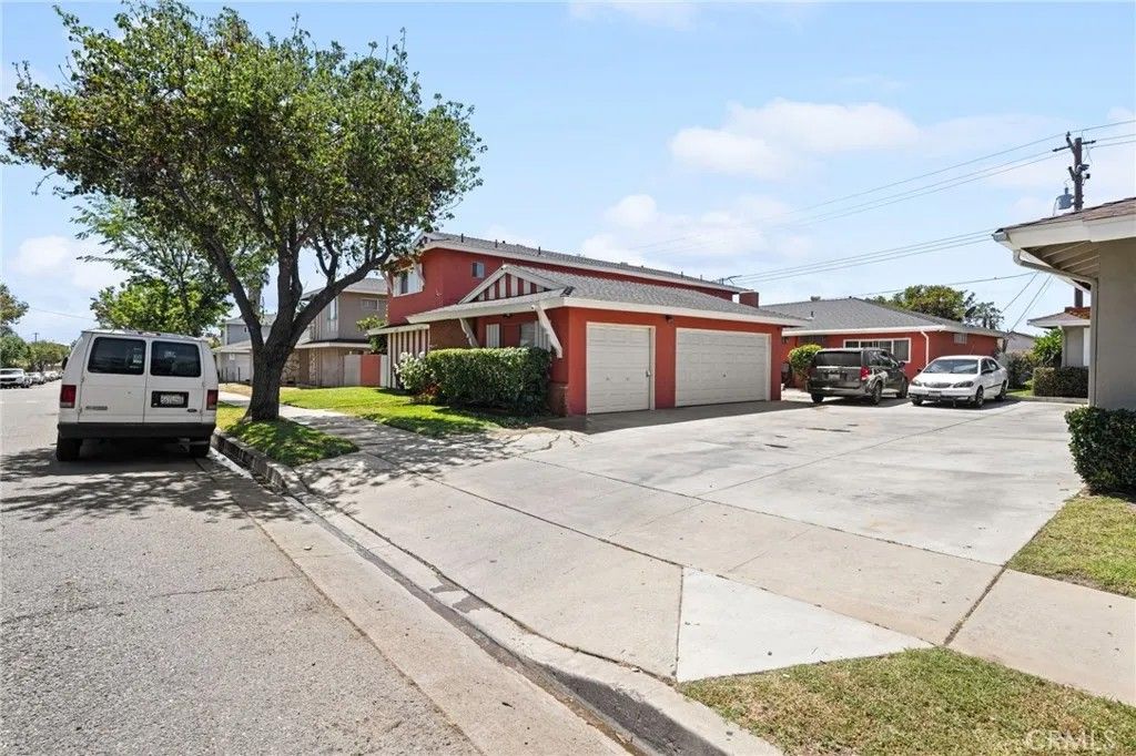 Photo of 812 N Mallard St, Orange, CA 92867 (MLS # OC26088772)