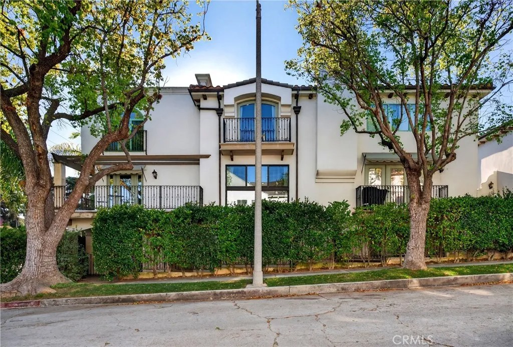 4301 Los Feliz 12