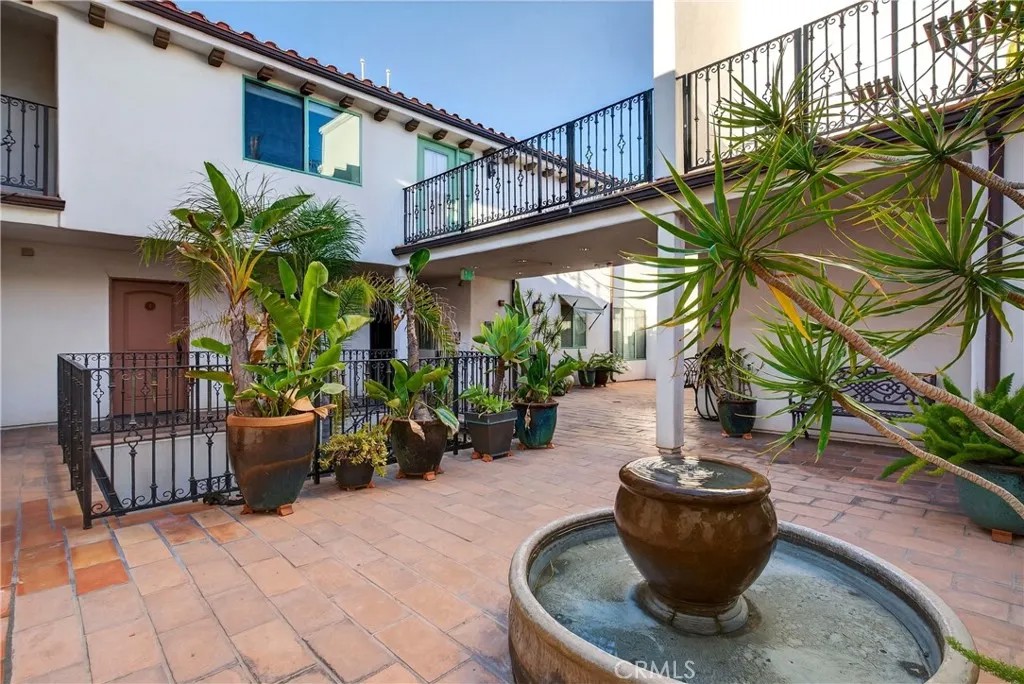 4301 Los Feliz 12