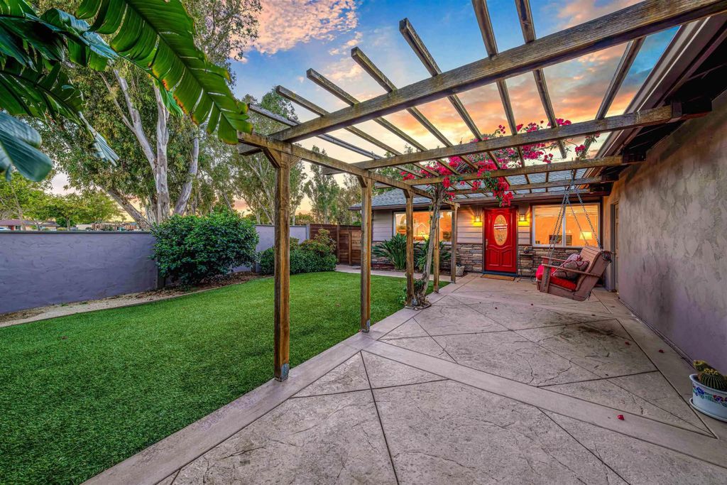 Photo of 7212 Florey St, San Diego, CA 92122 (MLS # 260009055)