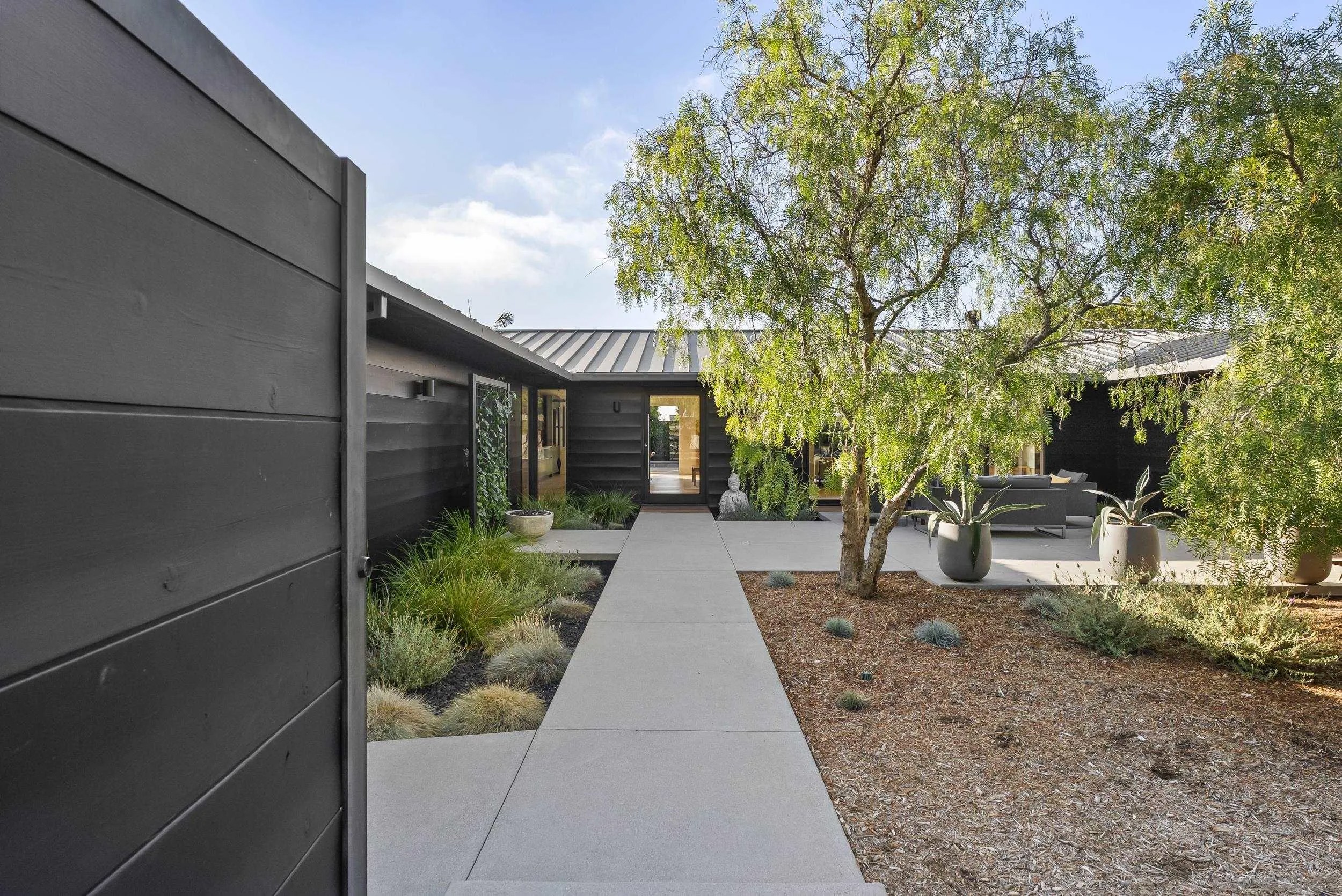 6510 Avenida Manana