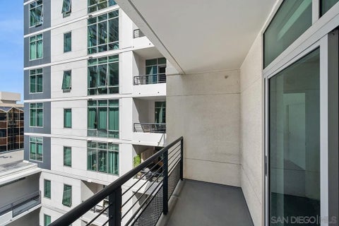 Tiny photo for 425 W Beech Street #721, San Diego, CA 92101 (MLS # 260021966)
