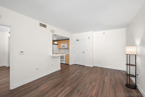 Tiny photo for 425 W Beech Street #721, San Diego, CA 92101 (MLS # 260021966)