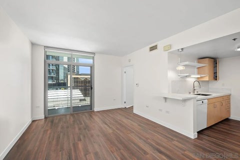 Tiny photo for 425 W Beech Street #721, San Diego, CA 92101 (MLS # 260021966)
