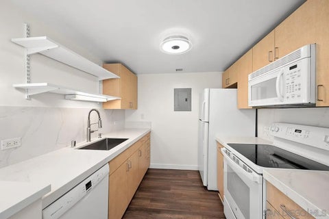 Tiny photo for 425 W Beech Street #721, San Diego, CA 92101 (MLS # 260021966)