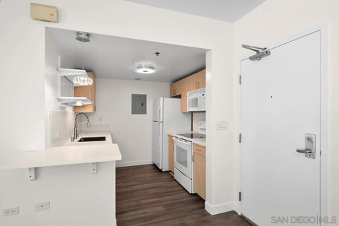 Tiny photo for 425 W Beech Street #721, San Diego, CA 92101 (MLS # 260021966)