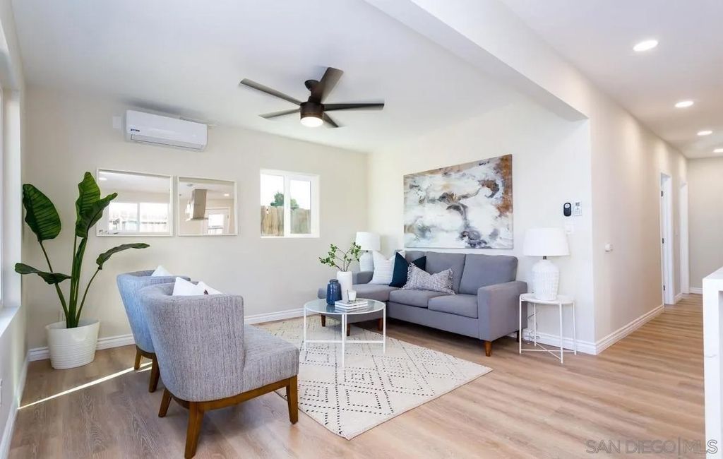 Photo of 924 Florida St, Imperial Beach, CA 91932 (MLS # 250037590)