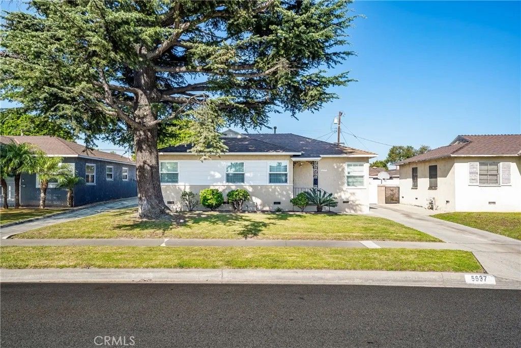 Photo of 5637 Adenmoor Ave, Lakewood, CA 90713 (MLS # PW26082477)