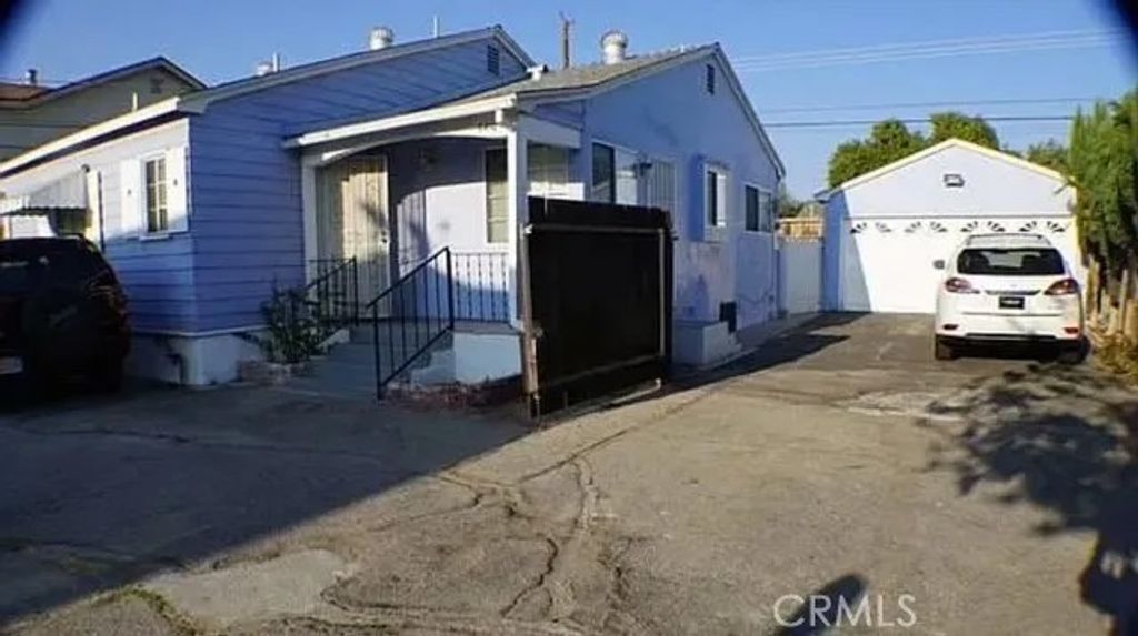 Photo of 6410 Tujunga Avenue, North Hollywood, CA 91606 (MLS # SR25245960)