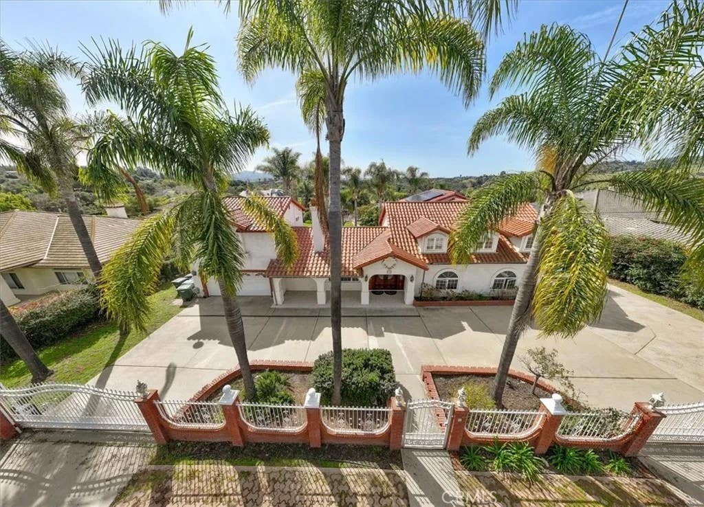 Photo of 354 Rancho Camino, Fallbrook, CA 92028 (MLS # SW26136221)