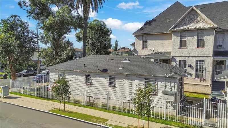 2429 E 3rd