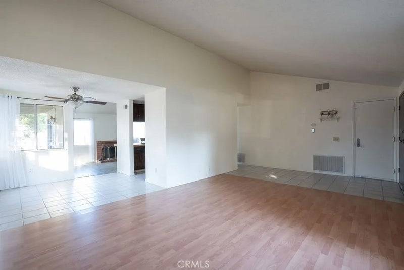 37406 3rd East