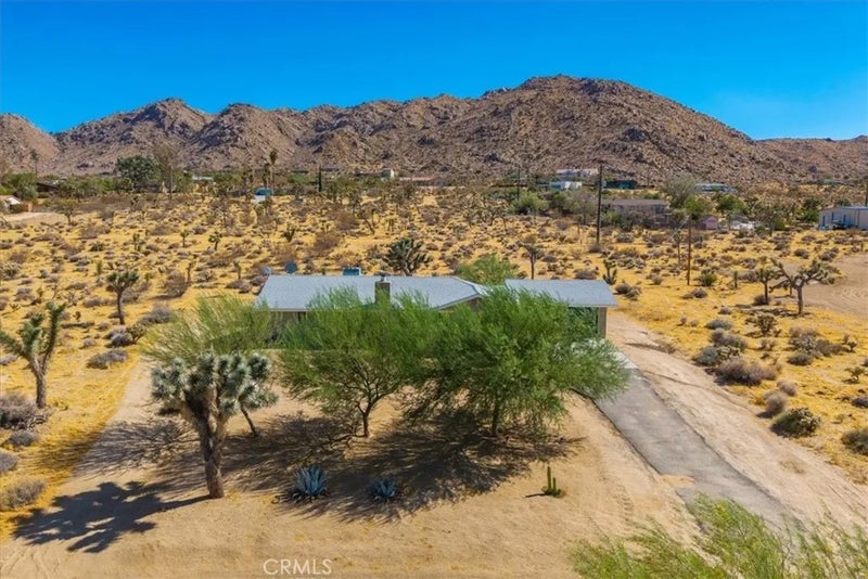 60313 Pueblo Trail