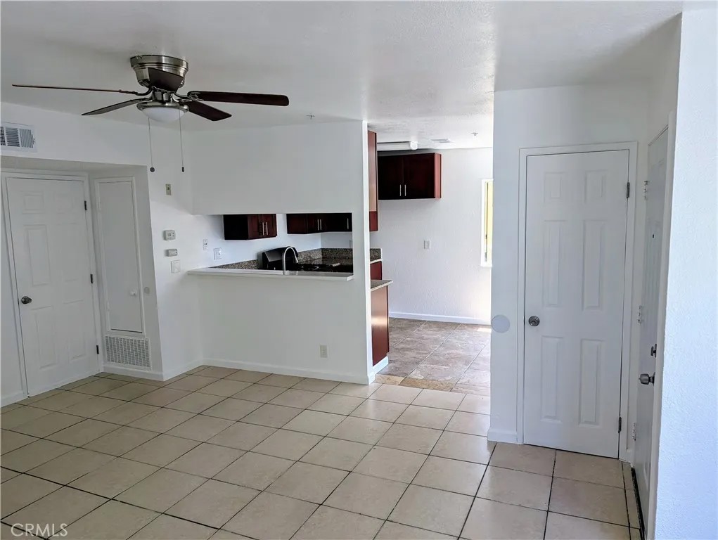 1327 N Ross