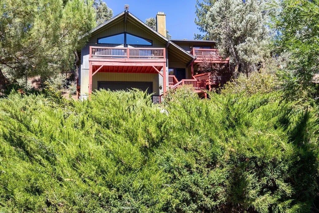 2421 Oakwood Court