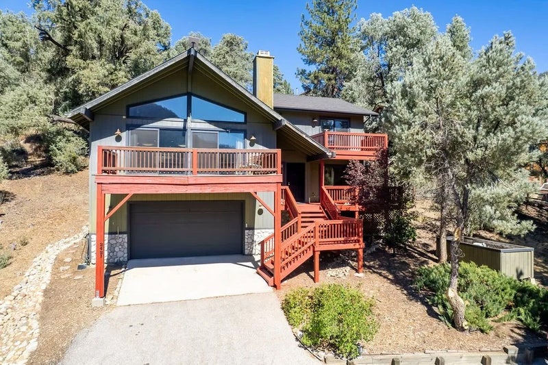 2421 Oakwood Court