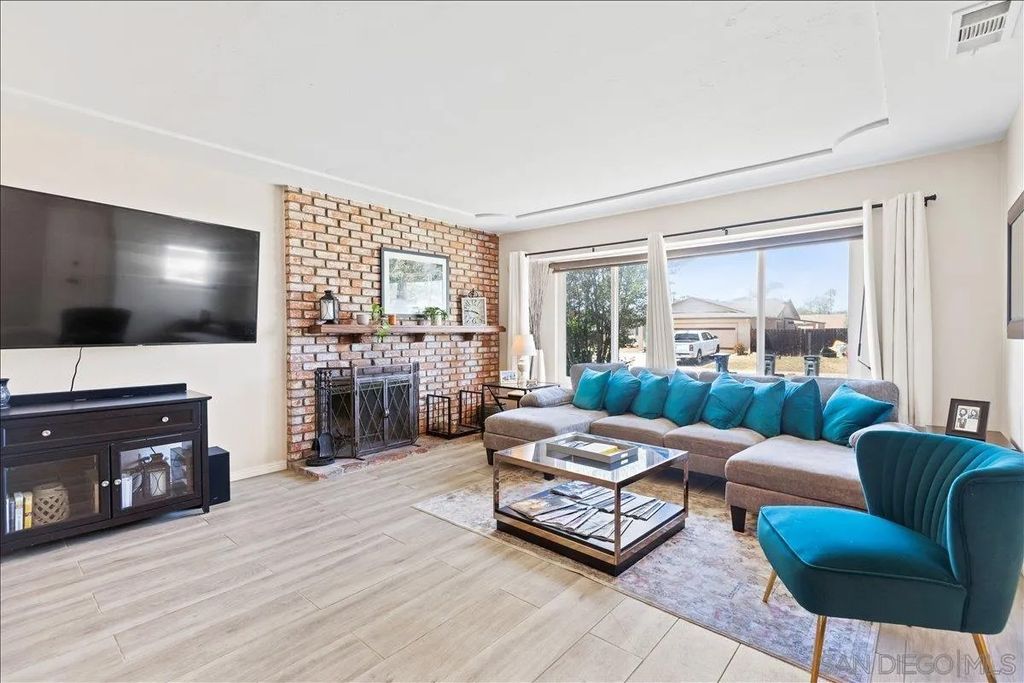 Photo of 2051 Weathervane Ave, Escondido, CA 92027 (MLS # 260008941)