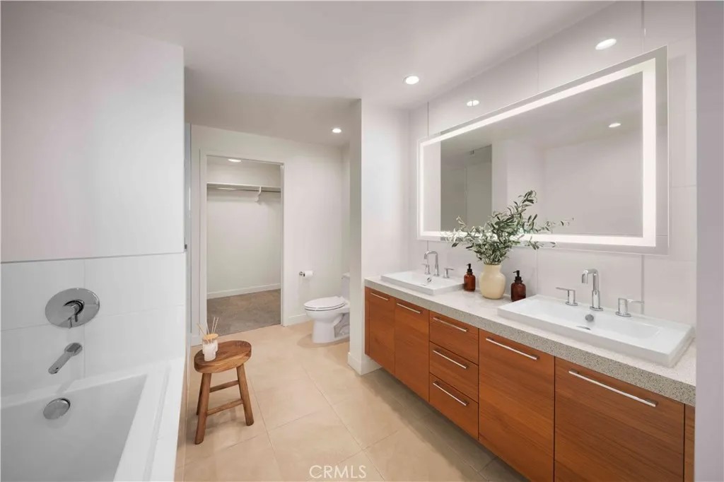 9 MacArthur Place 2102