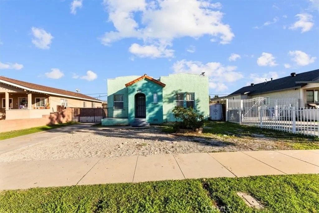 Photo of 272 Maiden Ln, Montebello, CA 90640 (MLS # DW25272870)