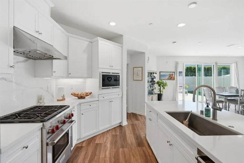 1354 Topanga