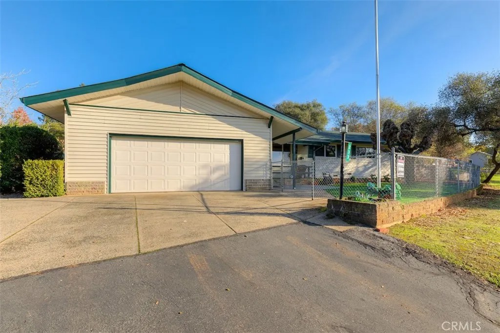 233 Skyline Boulevard