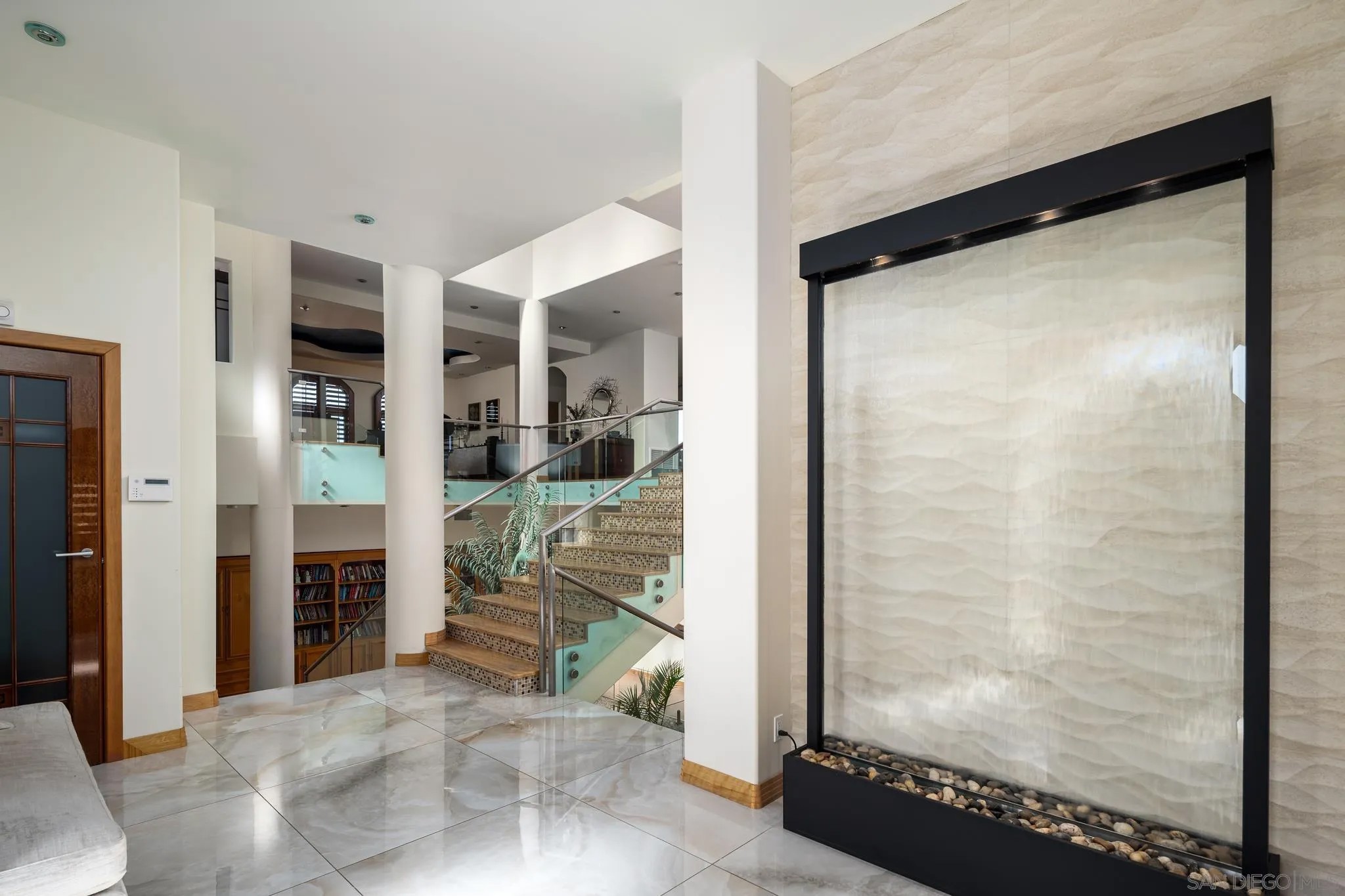 5848 Meadows Del Mar