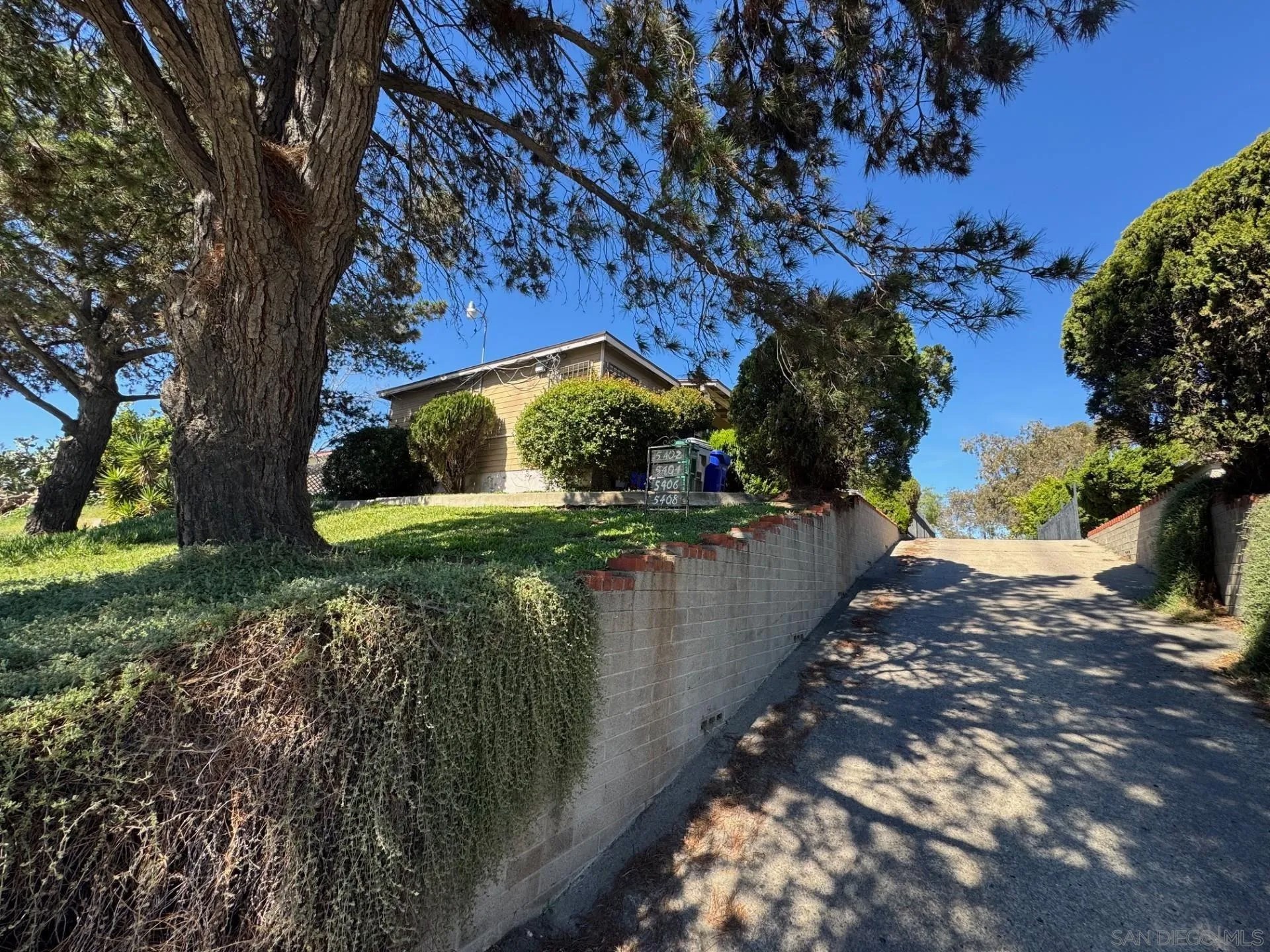 5402-8 Churchward St