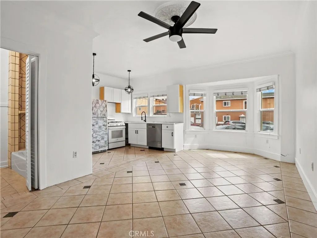 Photo of 354 Chestnut Ave #9, Long Beach, CA 90802 (MLS # OC26073085)